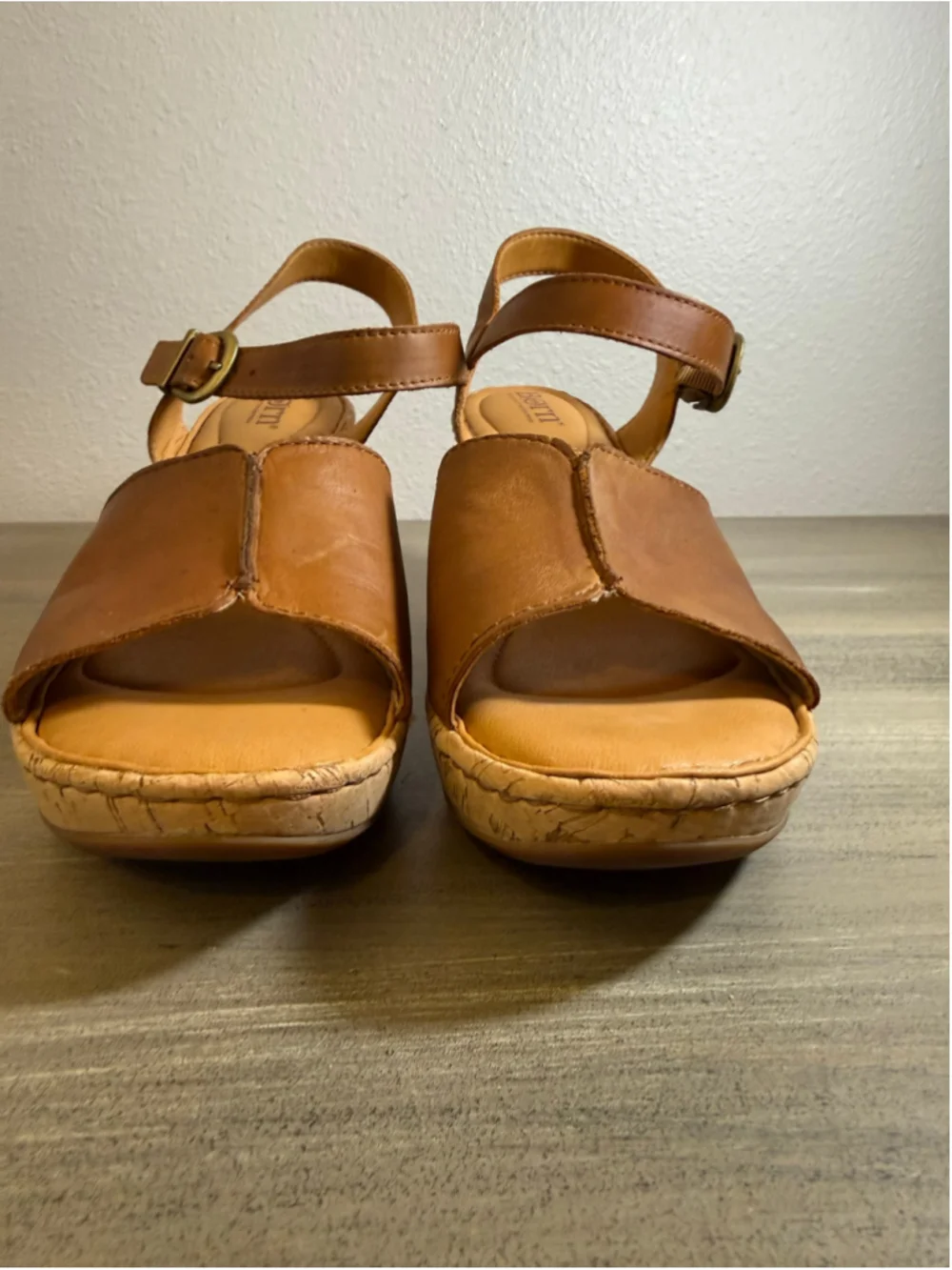 EUC Børn Agnio Tan Wedge sandals tan leather straps cork-covered wedge heel 9